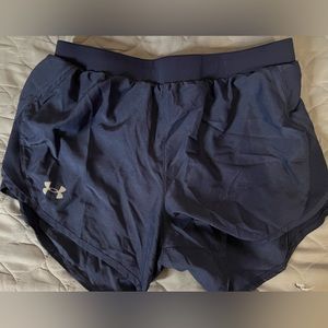 navy blue Under Armor sport shorts , Size S